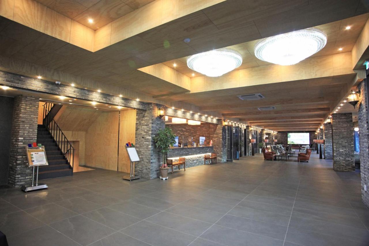 Hotel Ramada By Wyndham Suanbo à Chungju Extérieur photo
