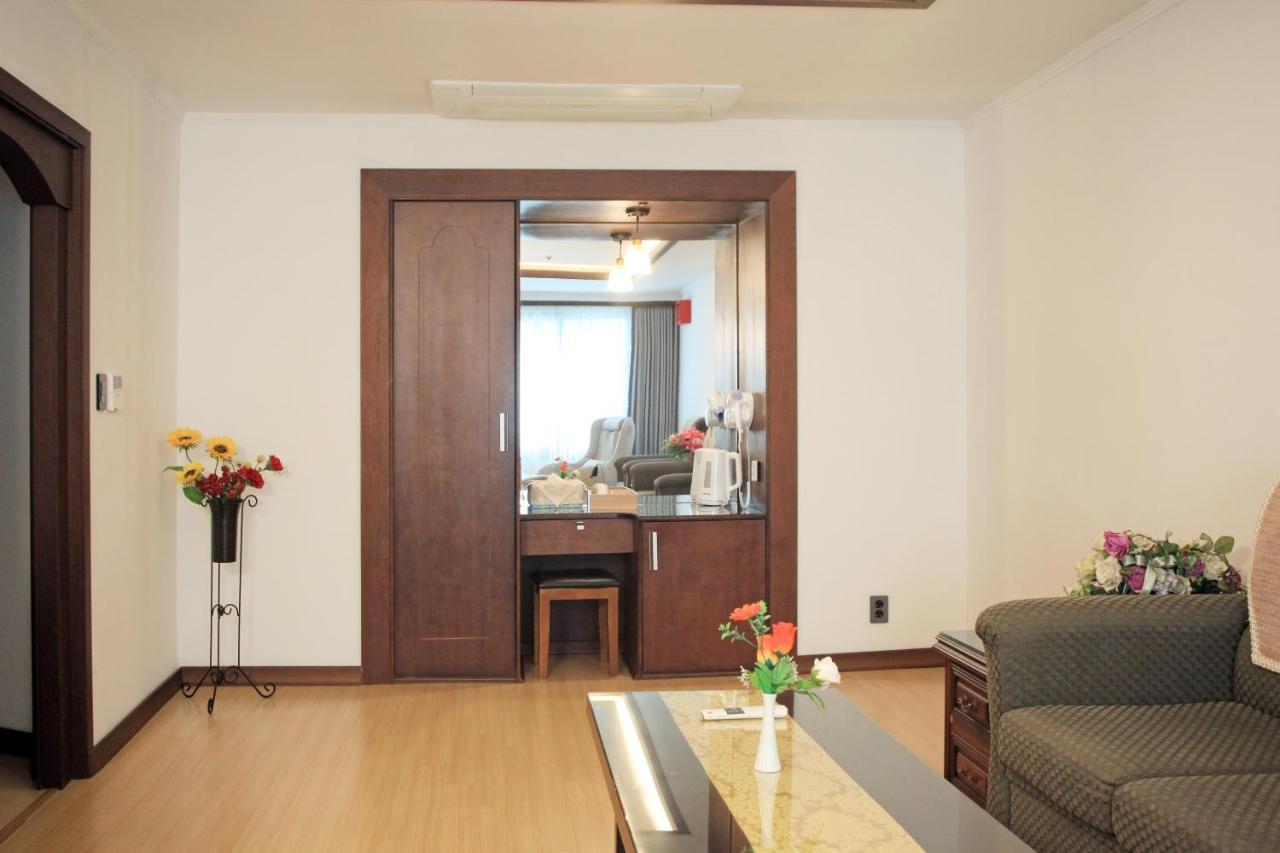 Hotel Ramada By Wyndham Suanbo à Chungju Extérieur photo