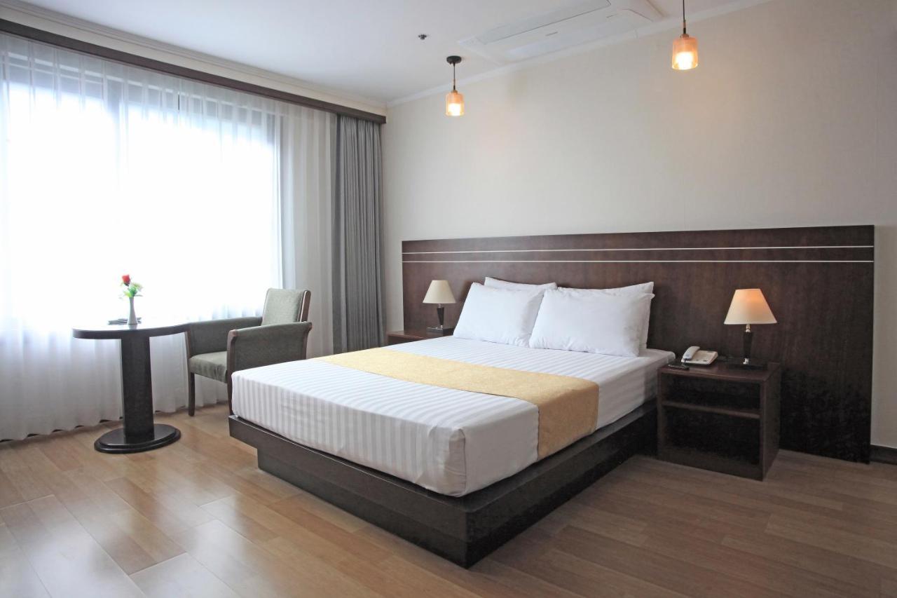 Hotel Ramada By Wyndham Suanbo à Chungju Extérieur photo