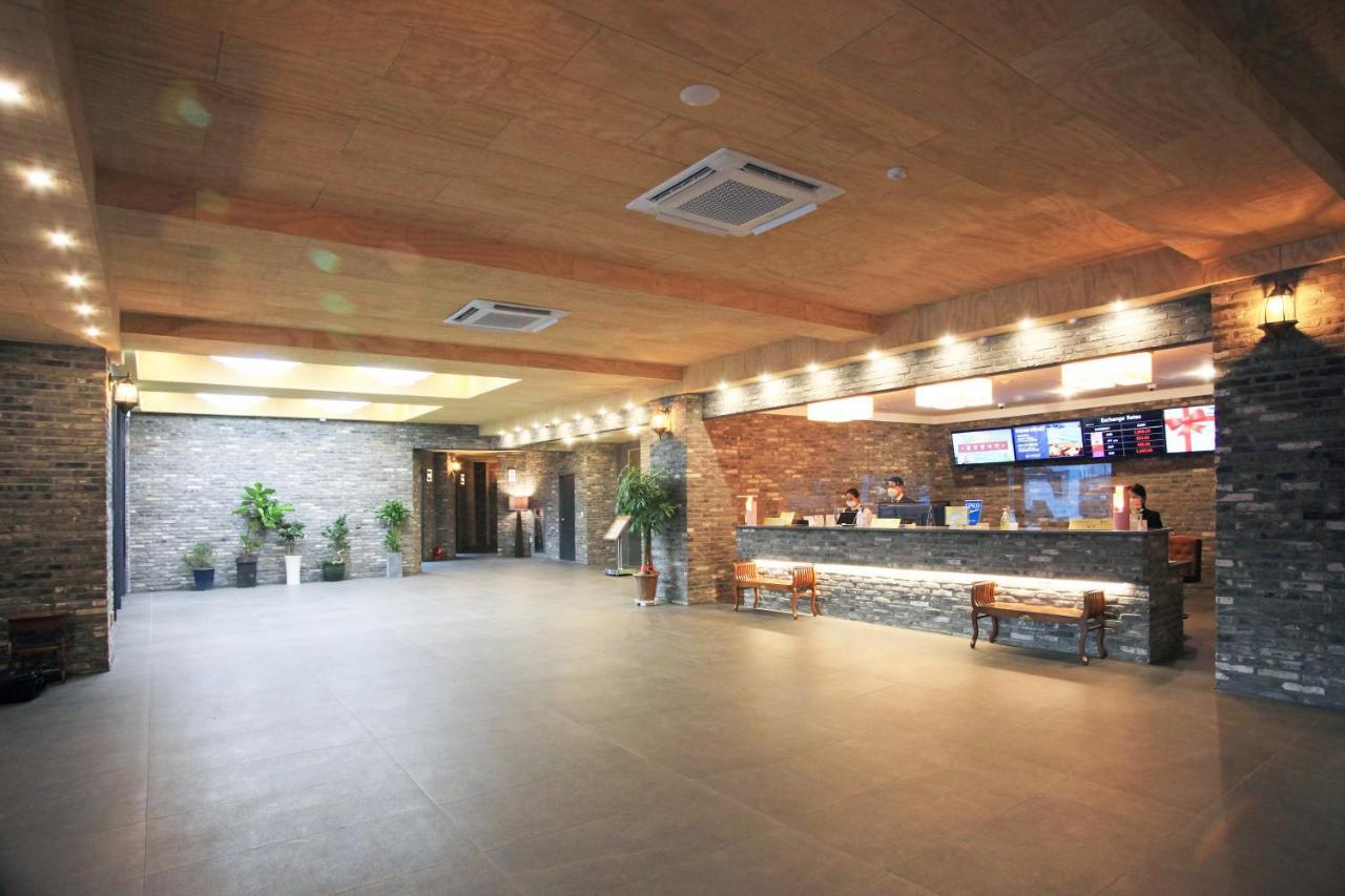 Hotel Ramada By Wyndham Suanbo à Chungju Extérieur photo