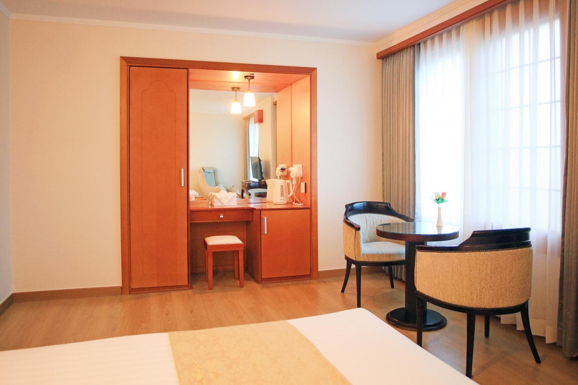 Hotel Ramada By Wyndham Suanbo à Chungju Extérieur photo