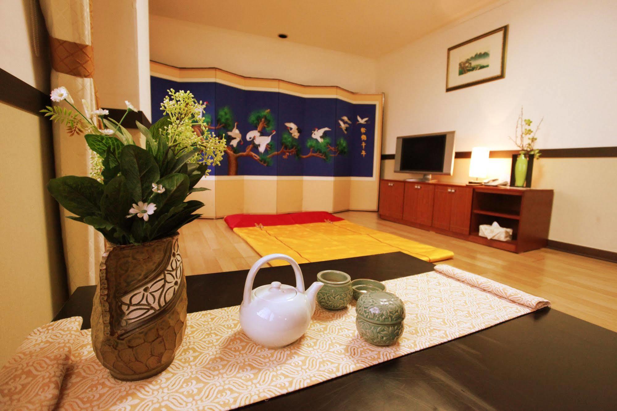 Hotel Ramada By Wyndham Suanbo à Chungju Extérieur photo